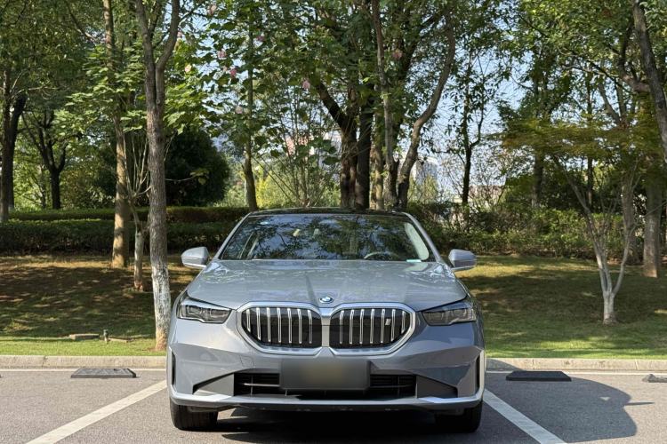 Used BMW i5 2024 eDrive 35L Luxury Package Exterior 2