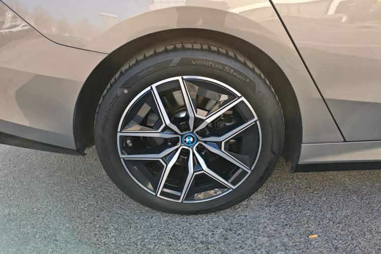 Used BMW i5 2024 eDrive 35L M Sport Package Exterior 2