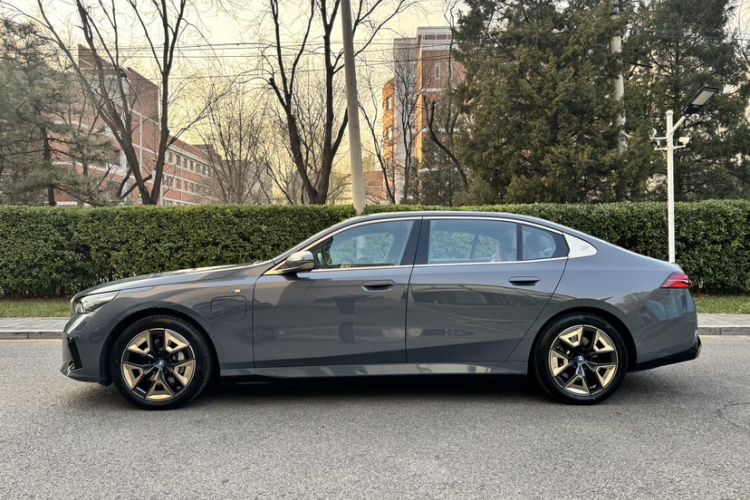 Used BMW i5 2024 eDrive 35L M Sport Package Exterior 2