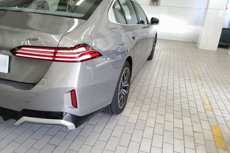 Used BMW i5 2024 eDrive 35L Luxury Model with M Sport Package Exterior 3