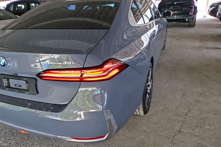 Used BMW i5 2024 eDrive 35L Luxury Package Exterior 3