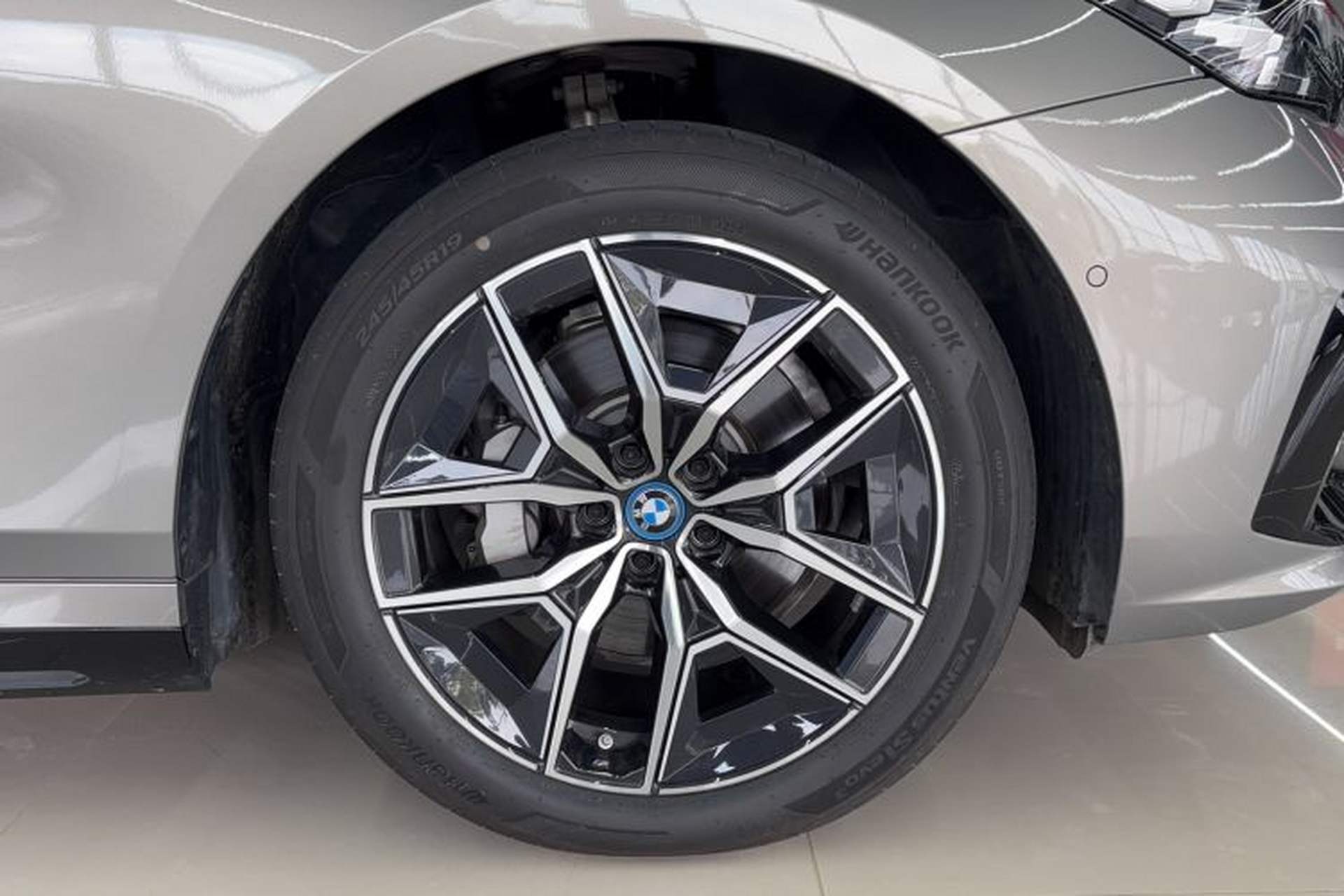 Used BMW i5 2024 eDrive 35L Luxury Model with M Sport Package Exterior 3