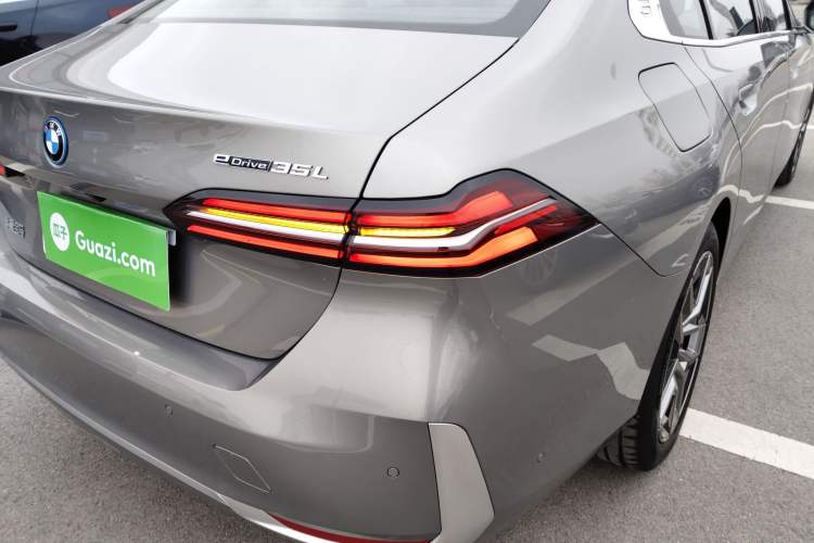 Used BMW i5 2024 eDrive 35L M Sport Package Exterior 3
