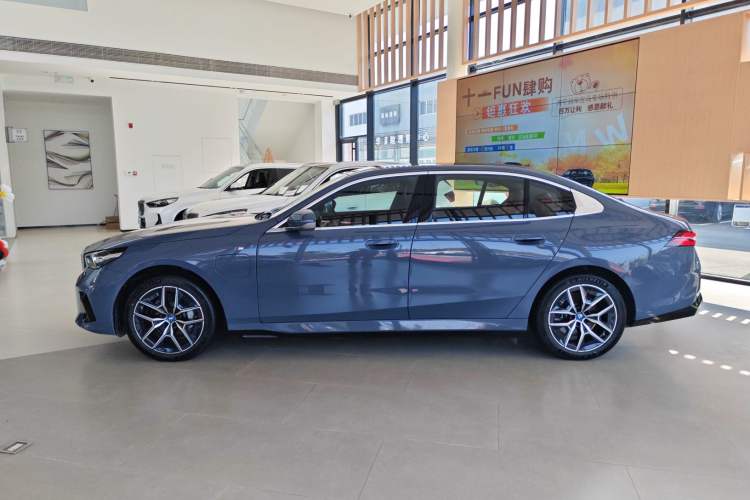 Used BMW i5 2024 eDrive 35L M Sport Package Exterior 3