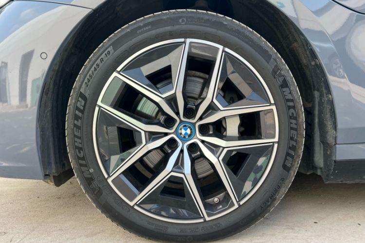 Used BMW i5 2024 eDrive 35L Luxury Model with M Sport Package Exterior 3