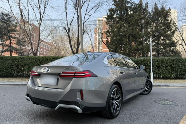 Used BMW i5 2024 eDrive 35L Luxury Model with M Sport Package Exterior 4