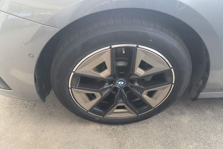 Used BMW i5 2024 eDrive 35L M Sport Package Exterior 4