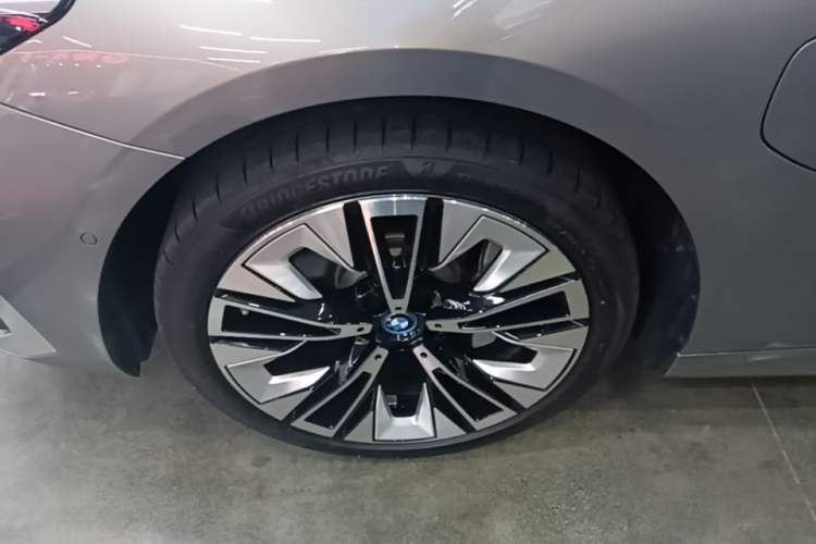 Used BMW i5 2024 eDrive 35L Prestige Luxury Package Exterior 4