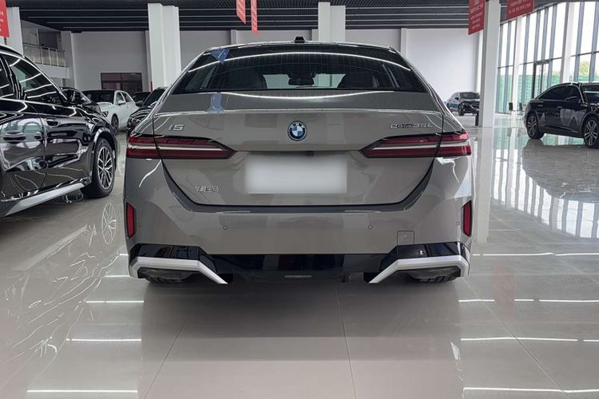 Used BMW i5 2024 eDrive 35L Luxury Model with M Sport Package Exterior 4