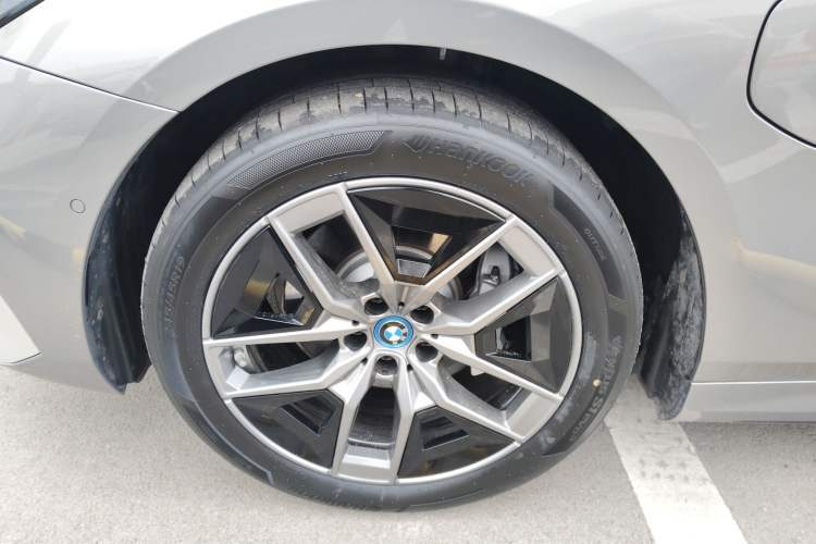 Used BMW i5 2024 eDrive 35L M Sport Package Exterior 4