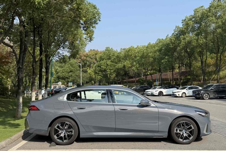 Used BMW i5 2024 eDrive 35L Luxury Package Exterior 4