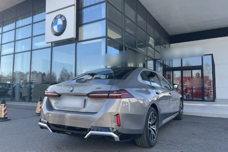 Used BMW i5 2024 eDrive 35L M Sport Package Exterior 4