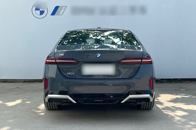 Used BMW i5 2024 eDrive 35L Luxury Model with M Sport Package Exterior 4