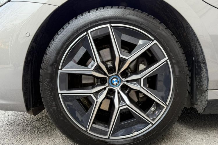 Used BMW i5 2024 eDrive 35L Luxury Model with M Sport Package Exterior 5