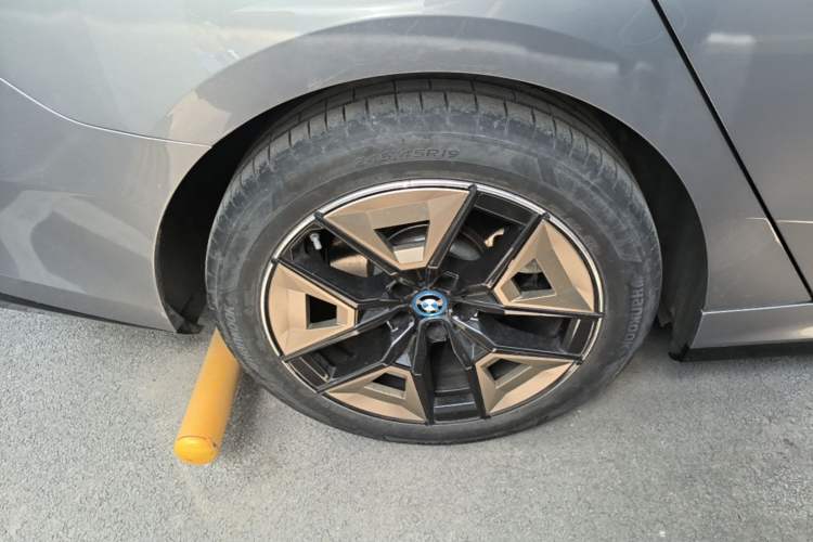 Used BMW i5 2024 eDrive 35L M Sport Package Exterior 5