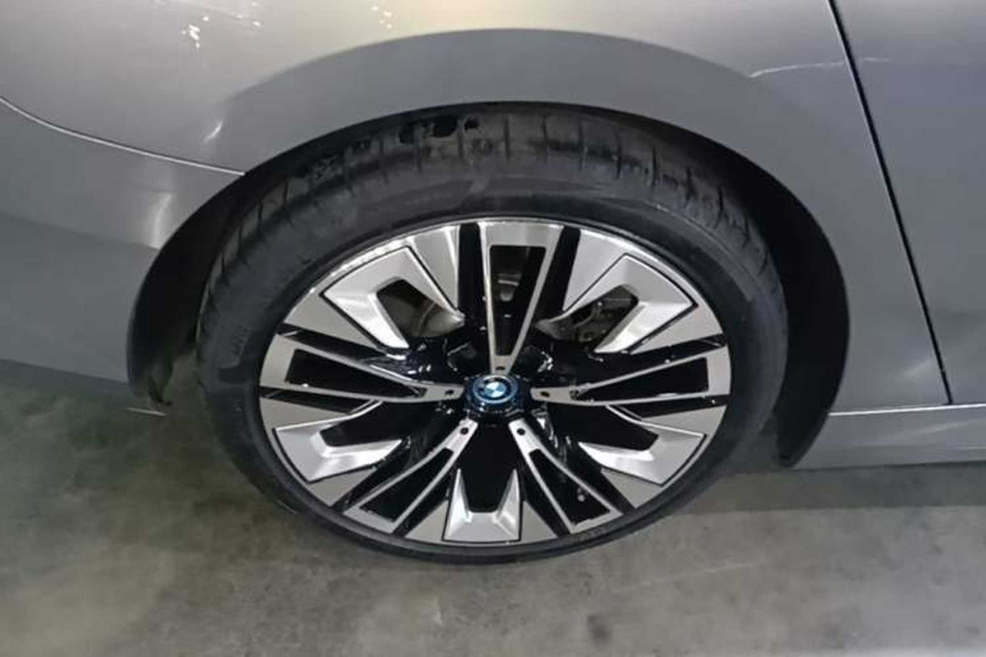 Used BMW i5 2024 eDrive 35L Prestige Luxury Package Exterior 5