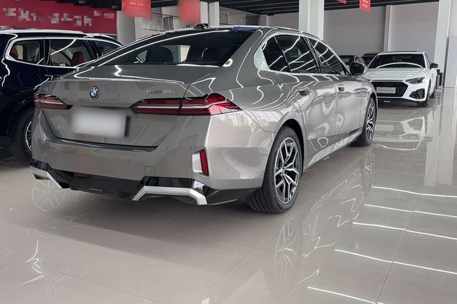 Used BMW i5 2024 eDrive 35L Luxury Model with M Sport Package Exterior 5