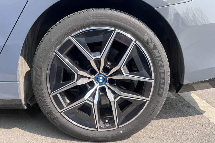 Used BMW i5 2024 eDrive 35L M Sport Package Exterior 5