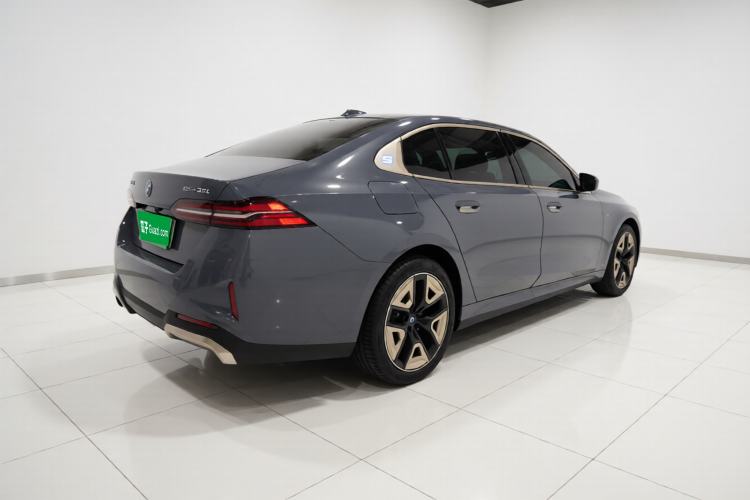 Used BMW i5 2024 eDrive 35L M Sport Package Exterior 5