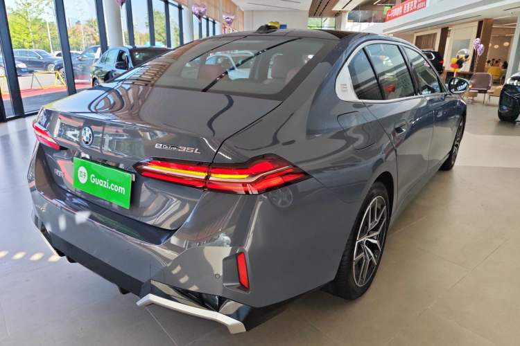 Used BMW i5 2024 eDrive 35L M Sport Package Exterior 5