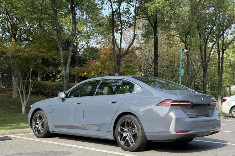 Used BMW i5 2024 eDrive 35L Luxury Package Exterior 5