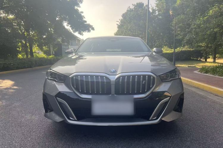 Used BMW i5 2024 eDrive 35L Luxury Model with M Sport Package Exterior 6