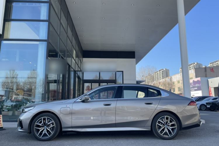Used BMW i5 2024 eDrive 35L M Sport Package Exterior 6