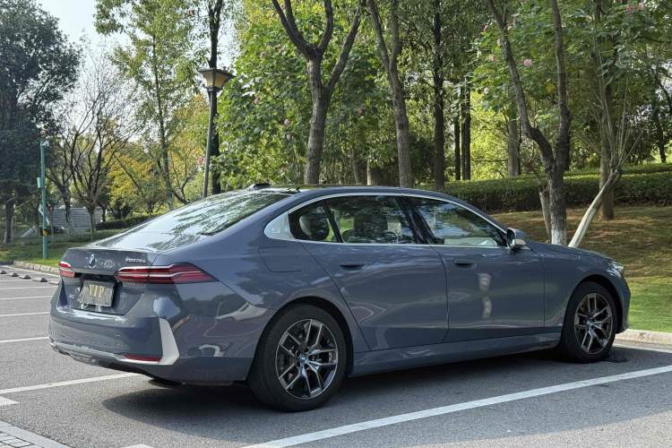 Used BMW i5 2024 eDrive 35L Luxury Package Exterior 7