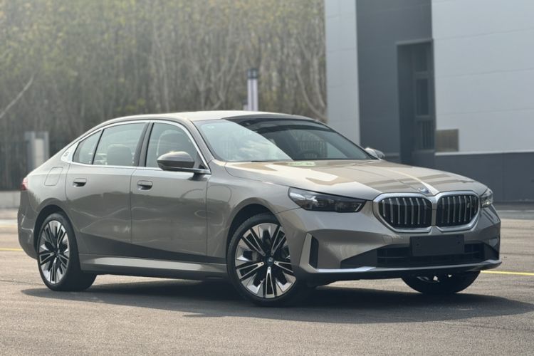 Used BMW i5 2024 eDrive 35L Prestige Luxury Package Exterior 8