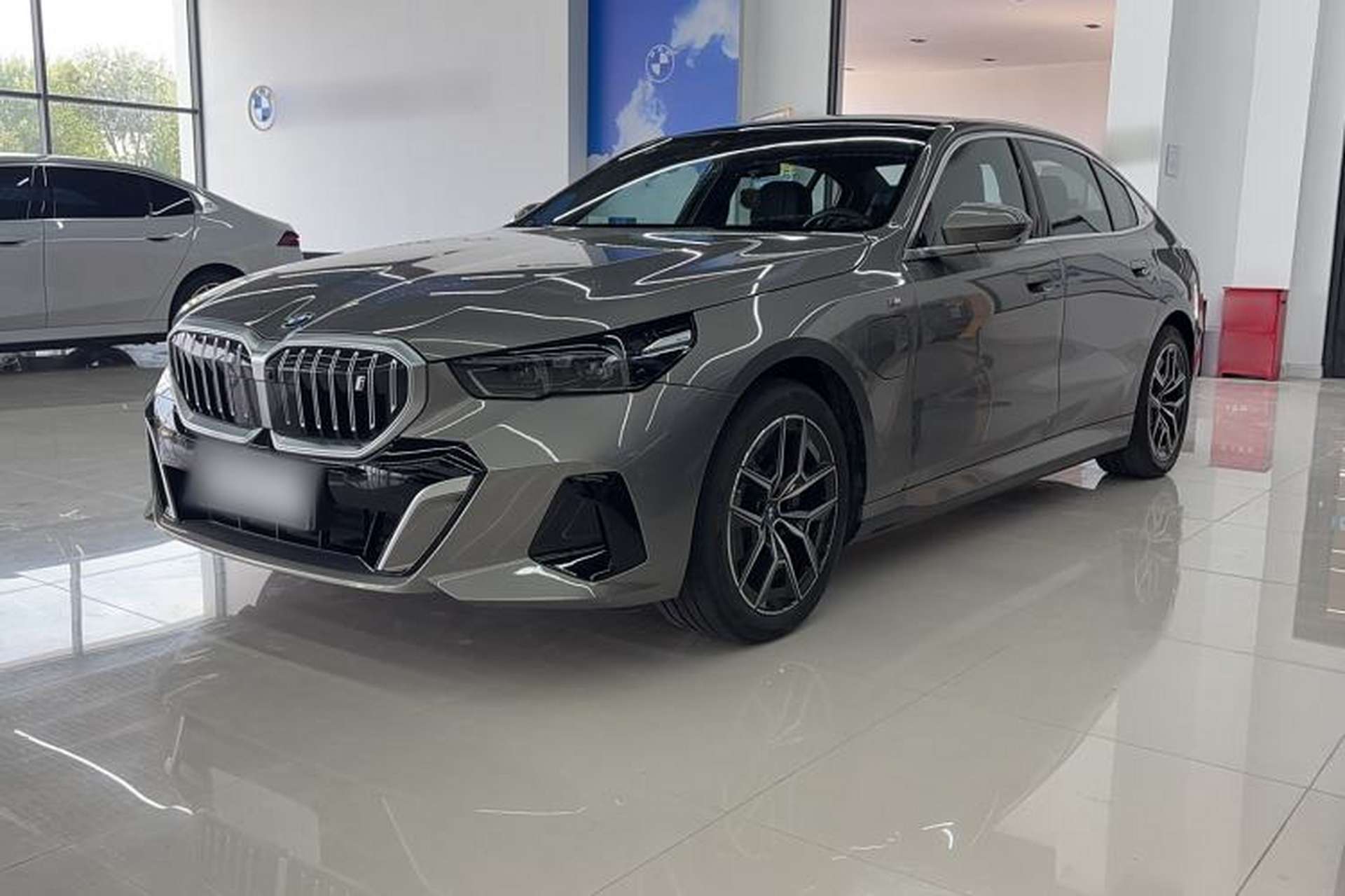 Used BMW i5 2024 eDrive 35L Luxury Model with M Sport Package Front Left 45 Deg