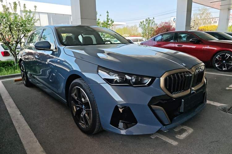 Used BMW i5 2024 eDrive 35L Luxury Model with M Sport Package Front Right 45 Deg