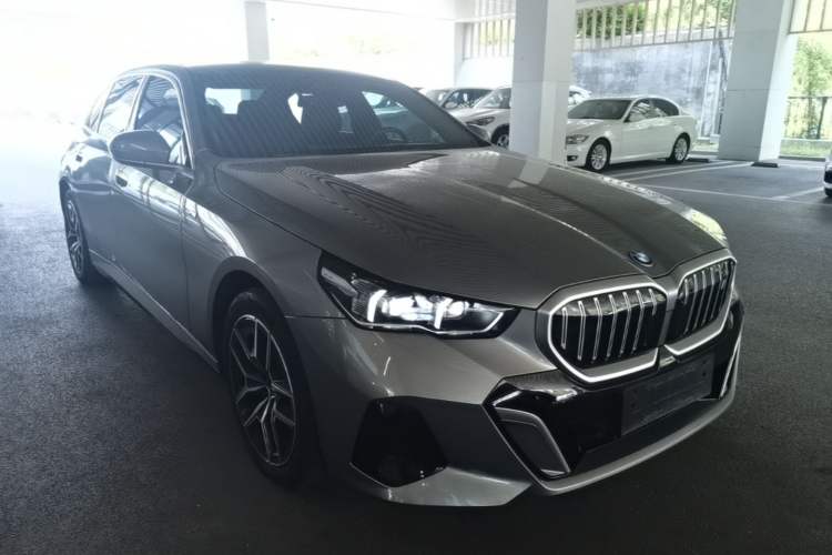 Used BMW i5 2024 eDrive 35L Luxury Model with M Sport Package Front Right 45 Deg