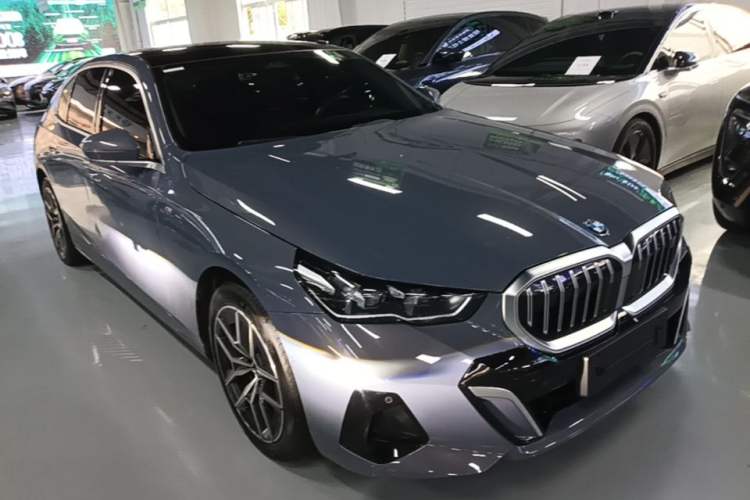 Used BMW i5 2024 eDrive 35L M Sport Package Front Right 45 Deg