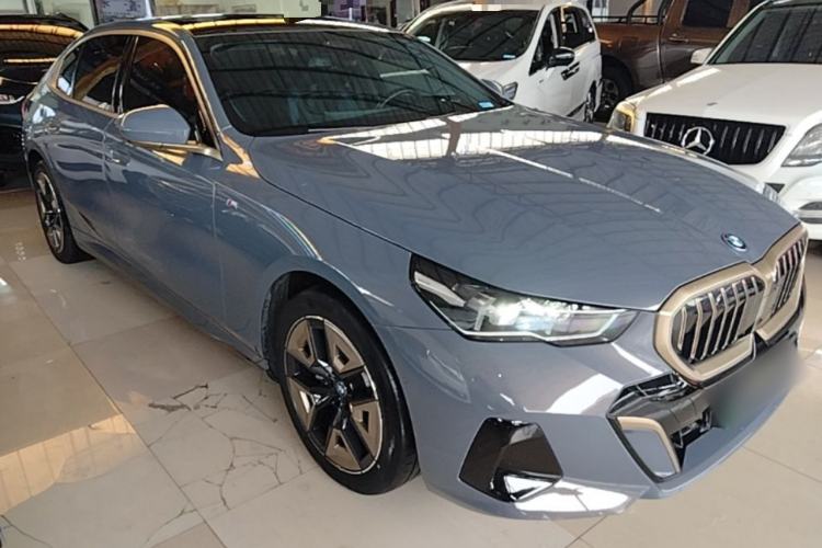 Used BMW i5 2024 eDrive 35L Luxury Model with M Sport Package Front Right 45 Deg