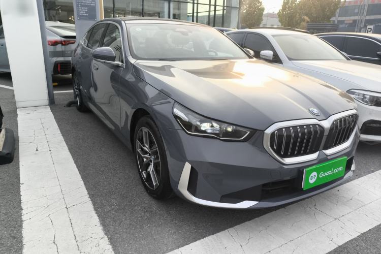 Used BMW i5 2024 eDrive 35L Luxury Package Front Right 45 Deg
