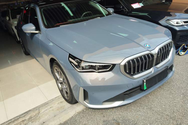 Used BMW i5 2024 eDrive 35L Prestige Luxury Package Front Right 45 Deg