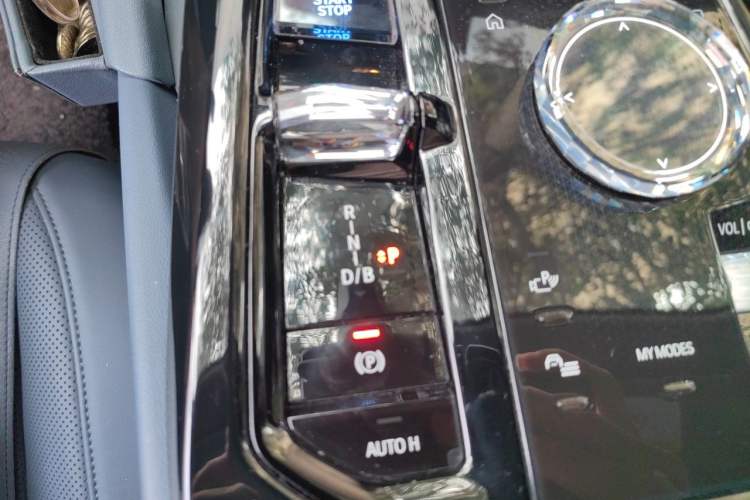 Used BMW i5 2024 eDrive 35L Luxury Model with M Sport Package Gear Lever