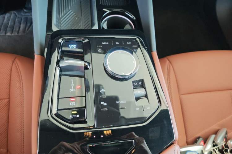 Used BMW i5 2024 eDrive 35L Luxury Model with M Sport Package Gear Lever