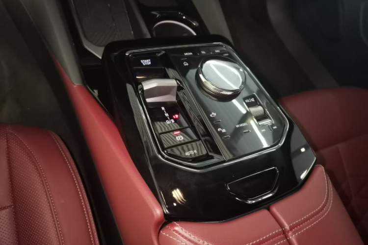 Used BMW i5 2024 eDrive 35L Luxury Model with M Sport Package Gear Lever