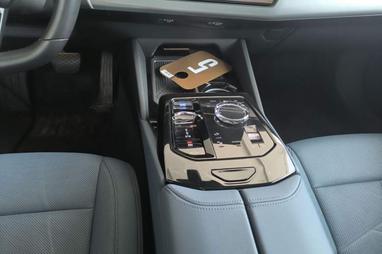 Used BMW i5 2024 eDrive 35L M Sport Package Gear Lever