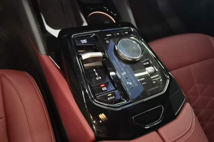Used BMW i5 2024 eDrive 35L Luxury Model with M Sport Package Gear Lever