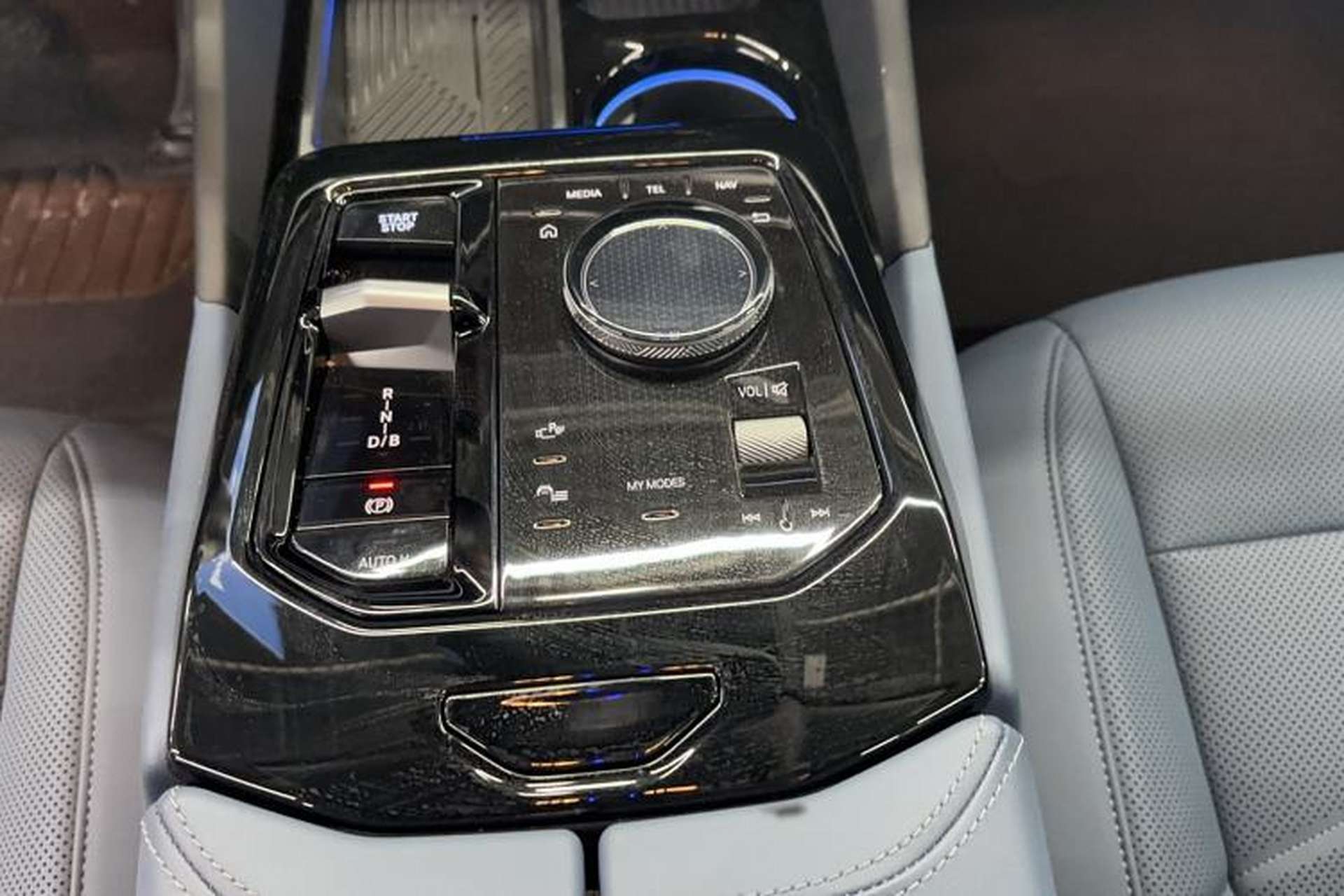 Used BMW i5 2024 eDrive 35L Luxury Model with M Sport Package Gear Lever
