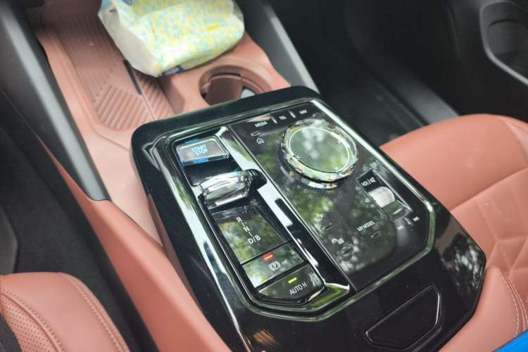 Used BMW i5 2024 eDrive 35L Luxury Model with M Sport Package Gear Lever