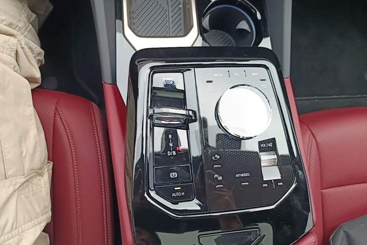 Used BMW i5 2024 eDrive 35L Luxury Model with M Sport Package Gear Lever
