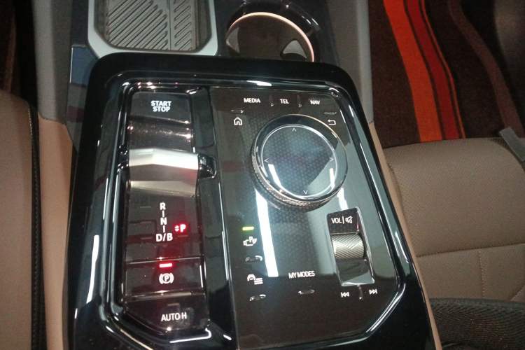 Used BMW i5 2024 eDrive 35L Luxury Package Gear Lever