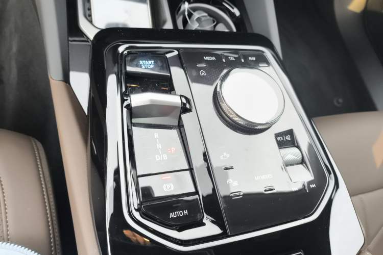 Used BMW i5 2024 eDrive 35L Luxury Package Gear Lever