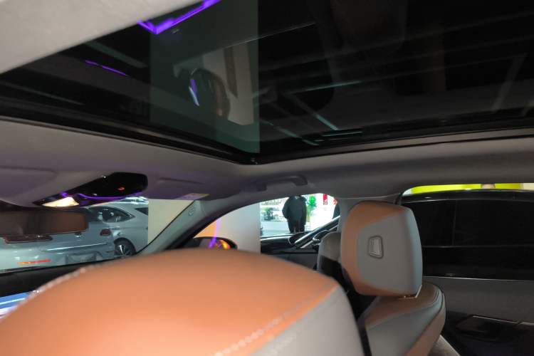 Used BMW i5 2024 eDrive 35L Luxury Model with M Sport Package Headliner