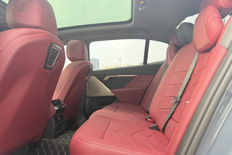 Used BMW i5 2024 eDrive 35L M Sport Package Headliner