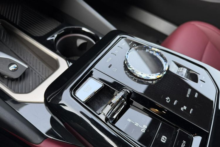 Used BMW i5 2024 eDrive 35L Luxury Model with M Sport Package Interior 1