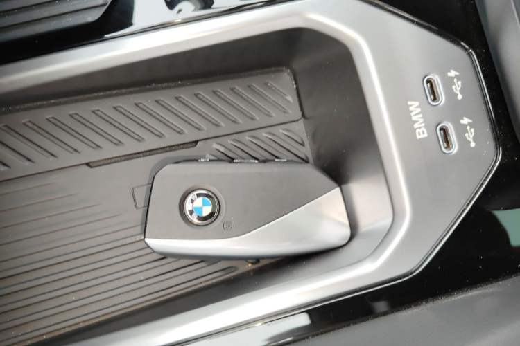 Used BMW i5 2024 eDrive 35L M Sport Package Interior 1